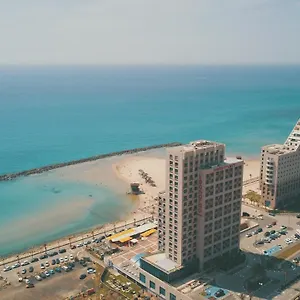 לבקר במלון